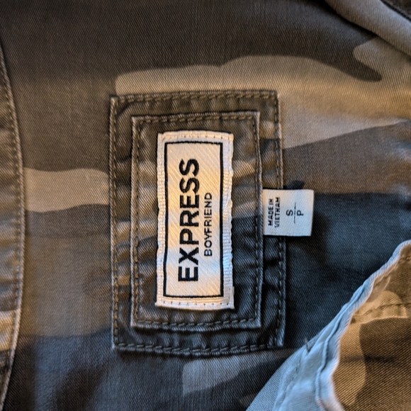 Express Green Camo Long Sleeve Button Down Shirt Size Small - Picture 3 of 10